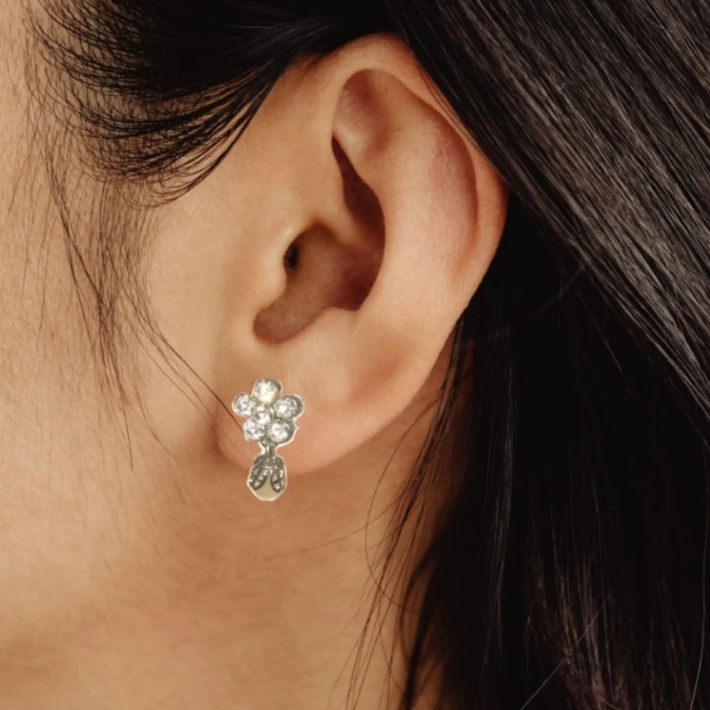 Silvertone earring with pearl beads - Picture 2 of 9